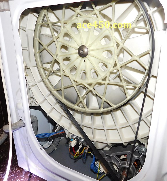 Внутреннее устройство стиральной машинки Горенье - вид со стороны задней смотровой крышки корпуса